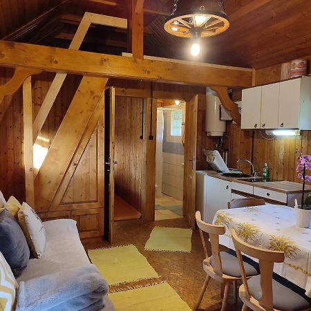 Beehive Cabin On A Farm Radovljica Luaran gambar