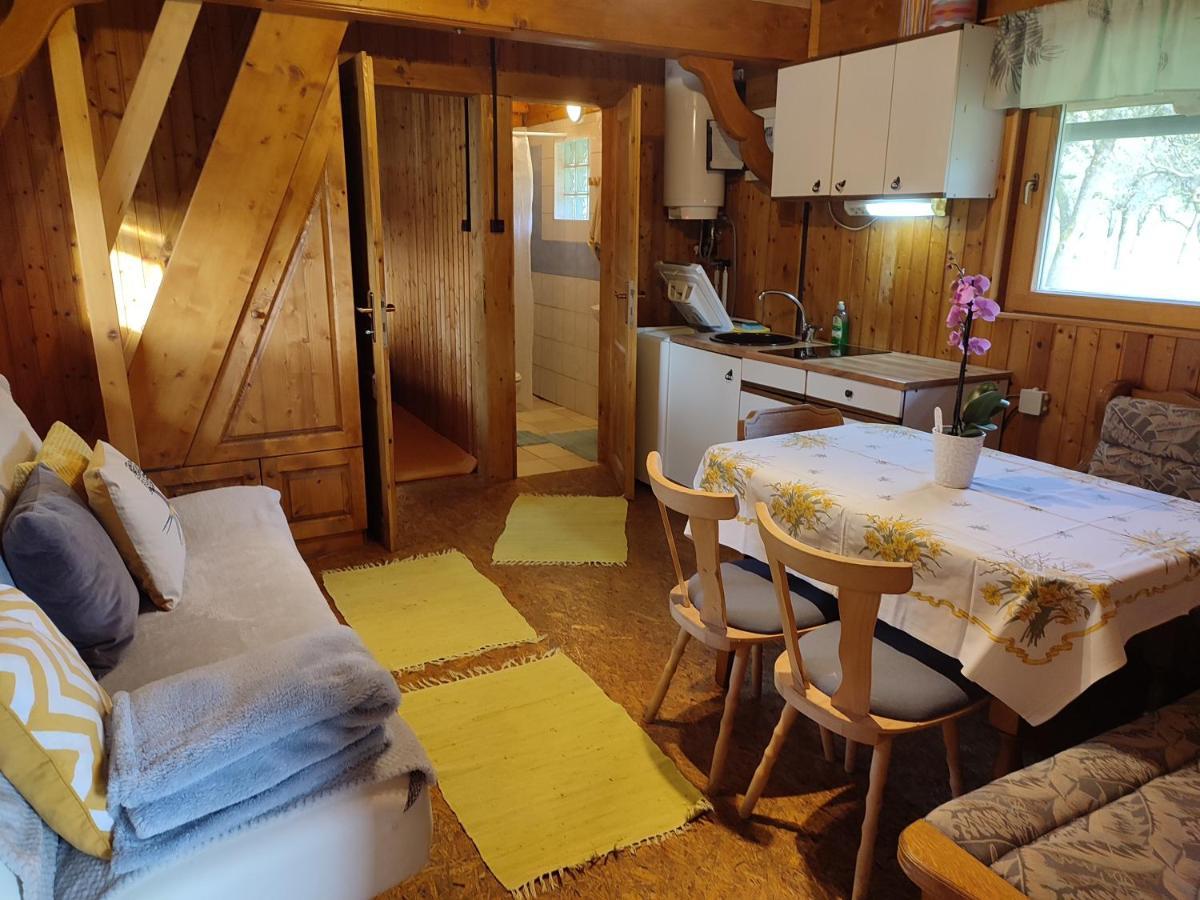 Beehive Cabin On A Farm Radovljica Luaran gambar